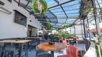 Serveert lunch en diner