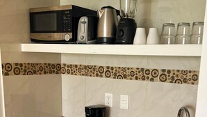 茶具/咖啡用具、冰箱、微波炉、炉灶