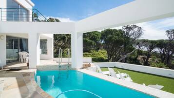 Luxury Villa (Address: 4 Penelope Close, Camps Bay) | Premium bedding, memory foam beds, in-room safe, individually decorated