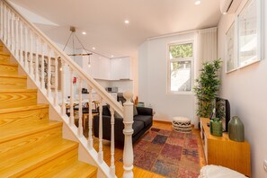 TV - Duplex 2 Bedroom Apartment with Terrace (Oporto)