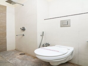 Dusche, Regendusche, kostenlose Toilettenartikel
