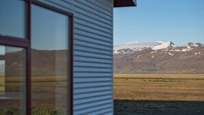 A building with large windows overlooking a mountainous landscape. - Hotel Selja (Rangárþing eystra)