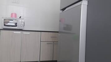 Comfort House, 4 Bedrooms, Kitchen | Private kitchenette