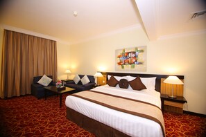 Studio, City View | Premium bedding, in-room safe, desk, blackout drapes