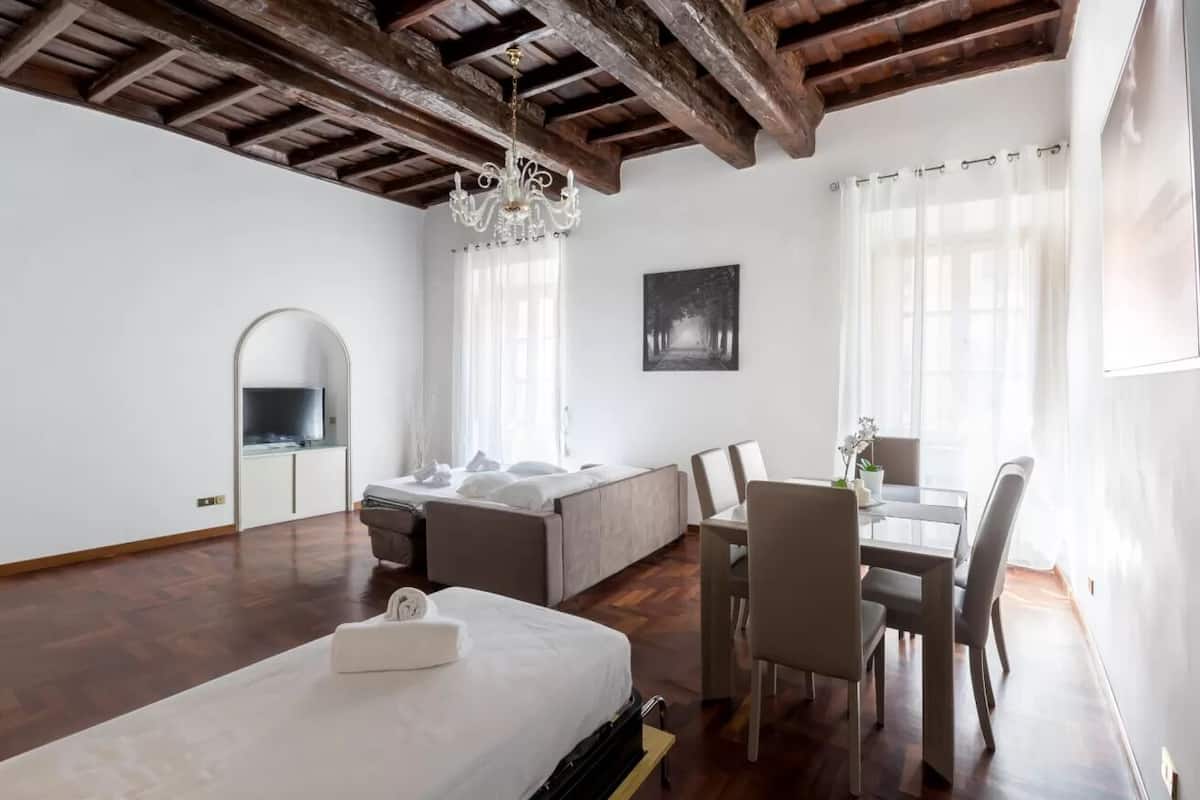 A World Aparts- 143 SISTINA (via Sistina 143) | 거실 공간 | 평면 TV, 넷플릭스