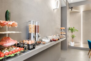 Breakfast buffet - A World Aparts - Barberini Boutique Hotel (Rome)