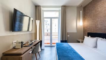 Down duvets, in-room safe, desk, laptop workspace