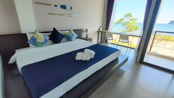 Studio, Sea View | In-room safe, desk, blackout drapes, soundproofing