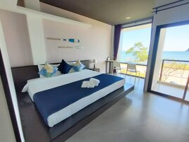 Caja de seguridad en la habitación, escritorio y cortinas blackout 