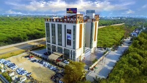 Front of property - Hotel LA (New Delhi)