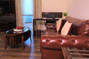 Premium Studio Suite, 1 King Bed, Accessible | Living room | LED TV - Hotel LA (New Delhi)