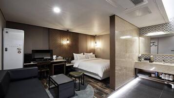 Decoración personalizada, muebles diferentes y escritorio