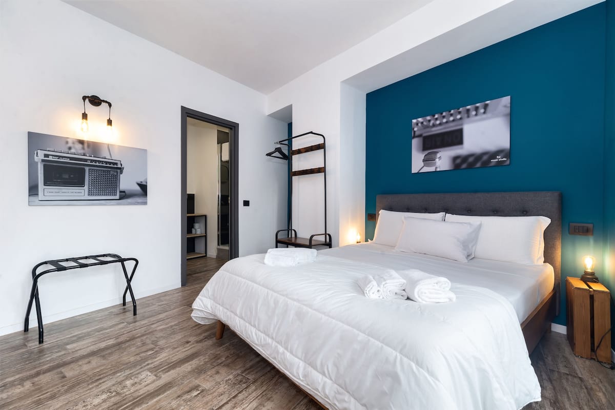 1 bilik tidur, peralatan tempat tidur premium, bar mini, meja