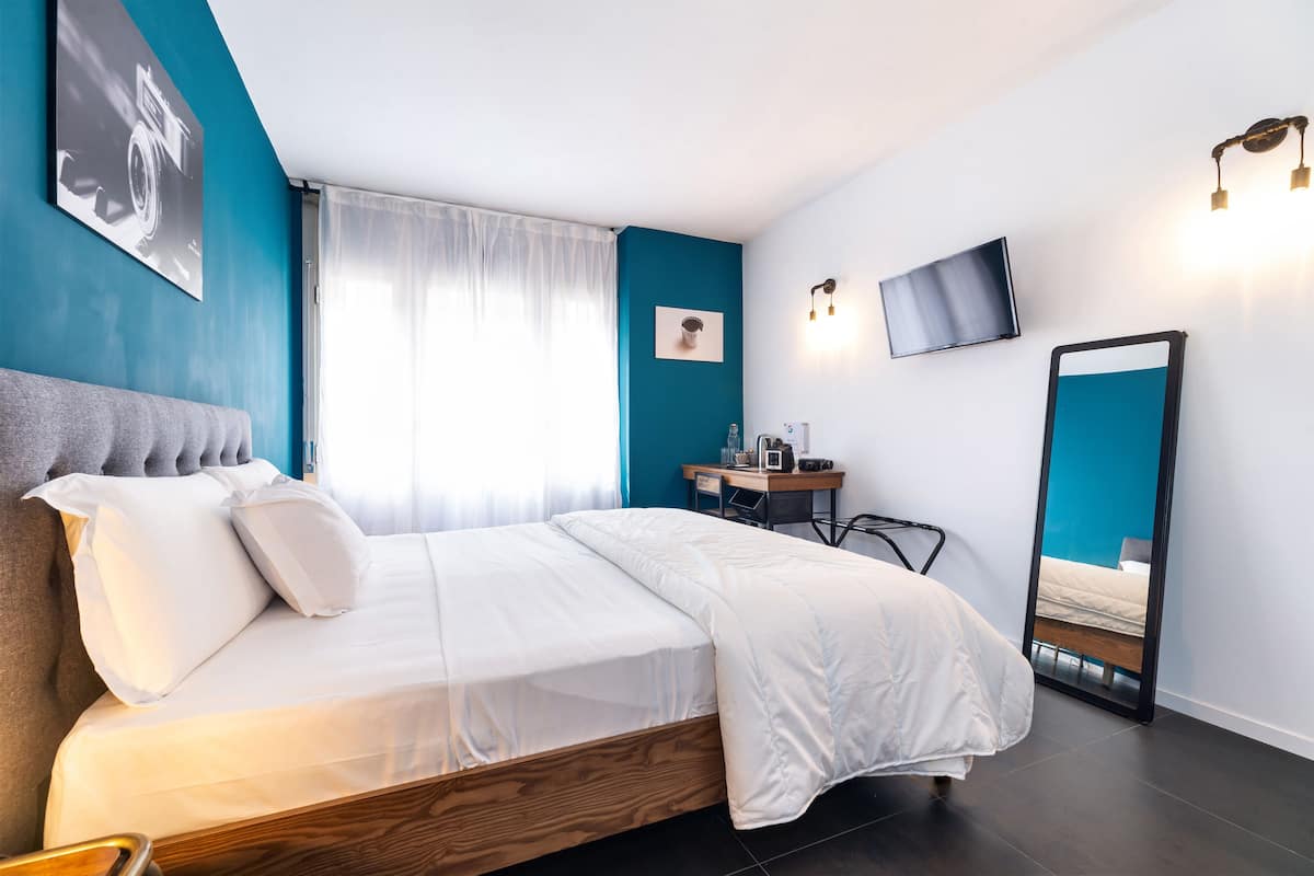 Classic Double Room | 1 bilik tidur, peralatan tempat tidur premium, bar mini, meja