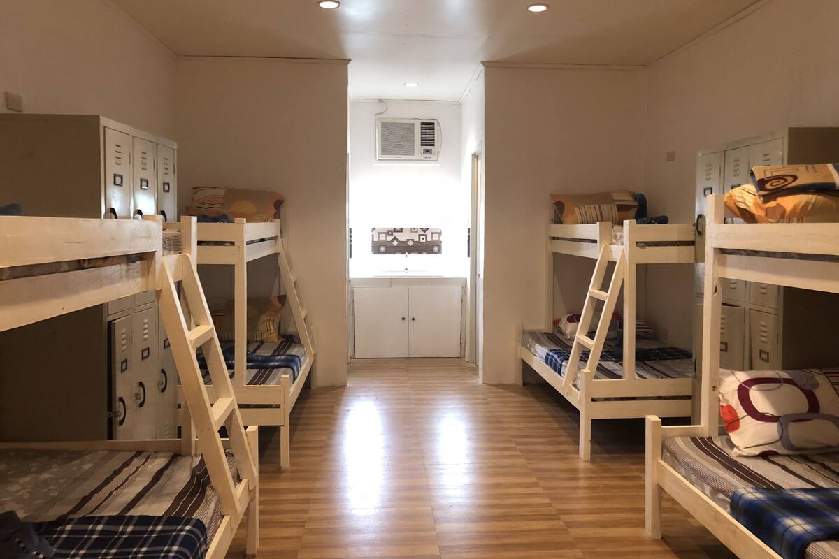 Mix Dormitory | Bàn, bộ trải giường 