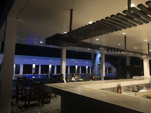 Poolside bar - Alesseo Backpackers - Hostel (Puerto Princesa)