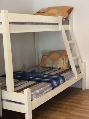 Bureau, draps fournis