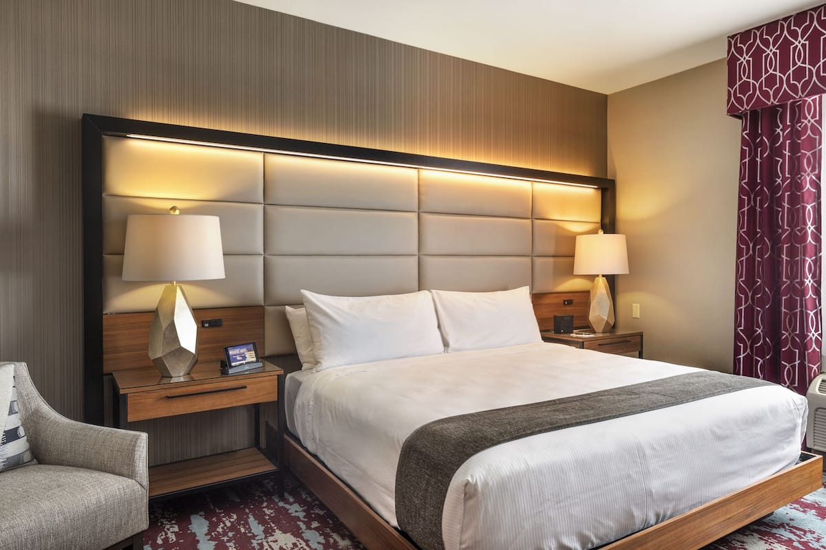 In-room safe, blackout curtains, free WiFi, bed sheets
