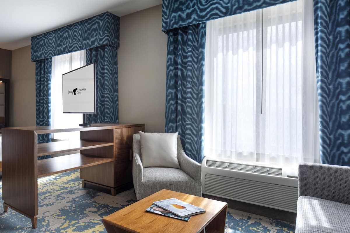 In-room safe, blackout curtains, free WiFi, bed sheets