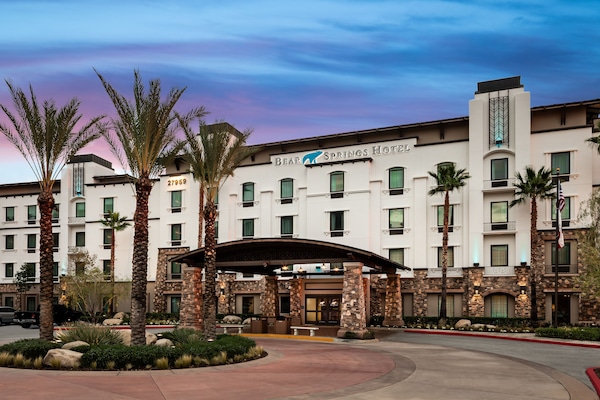 Pintu masuk hartanah