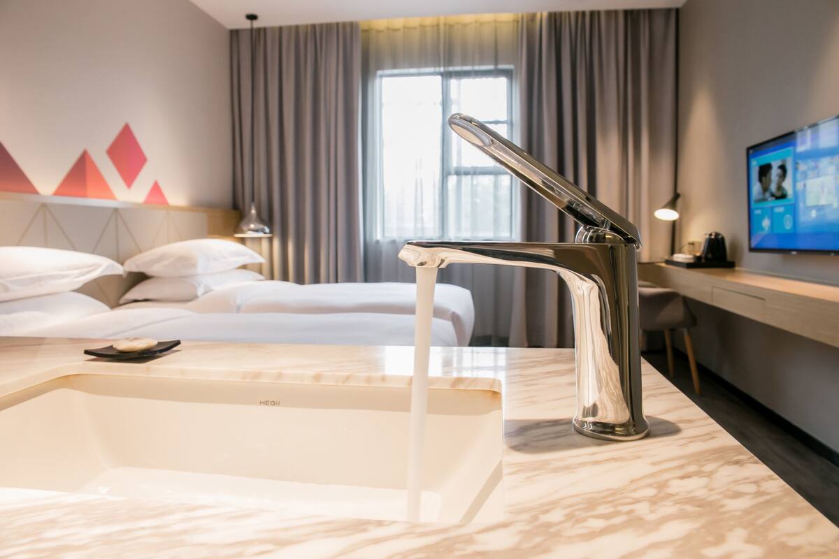 Signature Twin Room