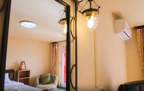 Deluxe Double Room | Room amenity - Anda Orange Pier Guesthouse (Chalong)