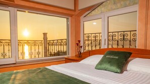 Apartemen Deluks, 1 kamar tidur, pemandangan laut | Seprai premium, meja kerja, kedap suara, dan tempat tidur bayi gratis