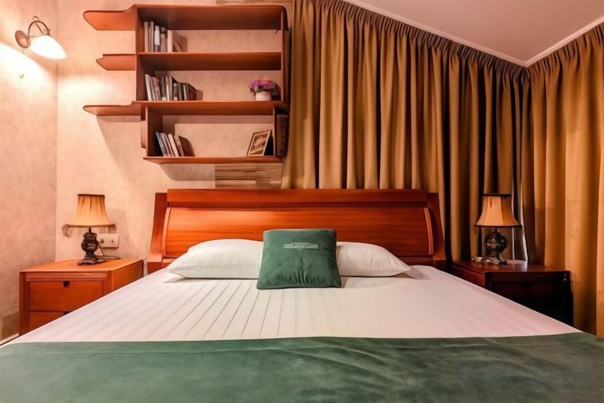 Hochwertige Bettwaren, Schreibtisch, schallisolierte Zimmer