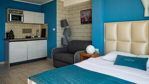 Estudio panorámico, vistas al mar | Ropa de cama de alta calidad, escritorio, sistema de insonorización