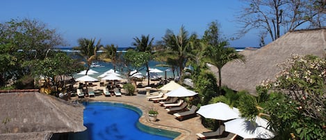 Außenpool, geöffnet von 07:00 Uhr bis 18:00 Uhr, Sonnenschirme