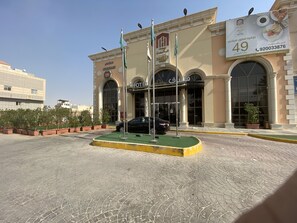 Makeen Hotel features a classical architectural style with arched windows and a prominent entrance.
