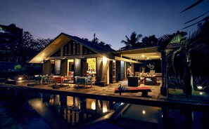 Luxury Villa, 5 Bedrooms, Mountain View | In-room dining