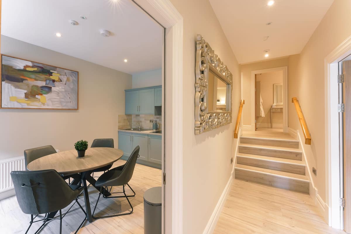 Apartment, Ensuite | Lobby