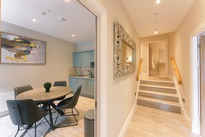 Appartement, salle de bains attenante | Hall