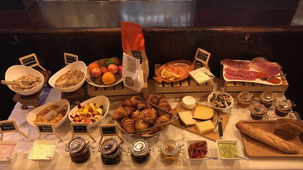 A buffet with various food items including fruits, cheeses, and pastries. - Kingstons Townhouse (Killorglin)