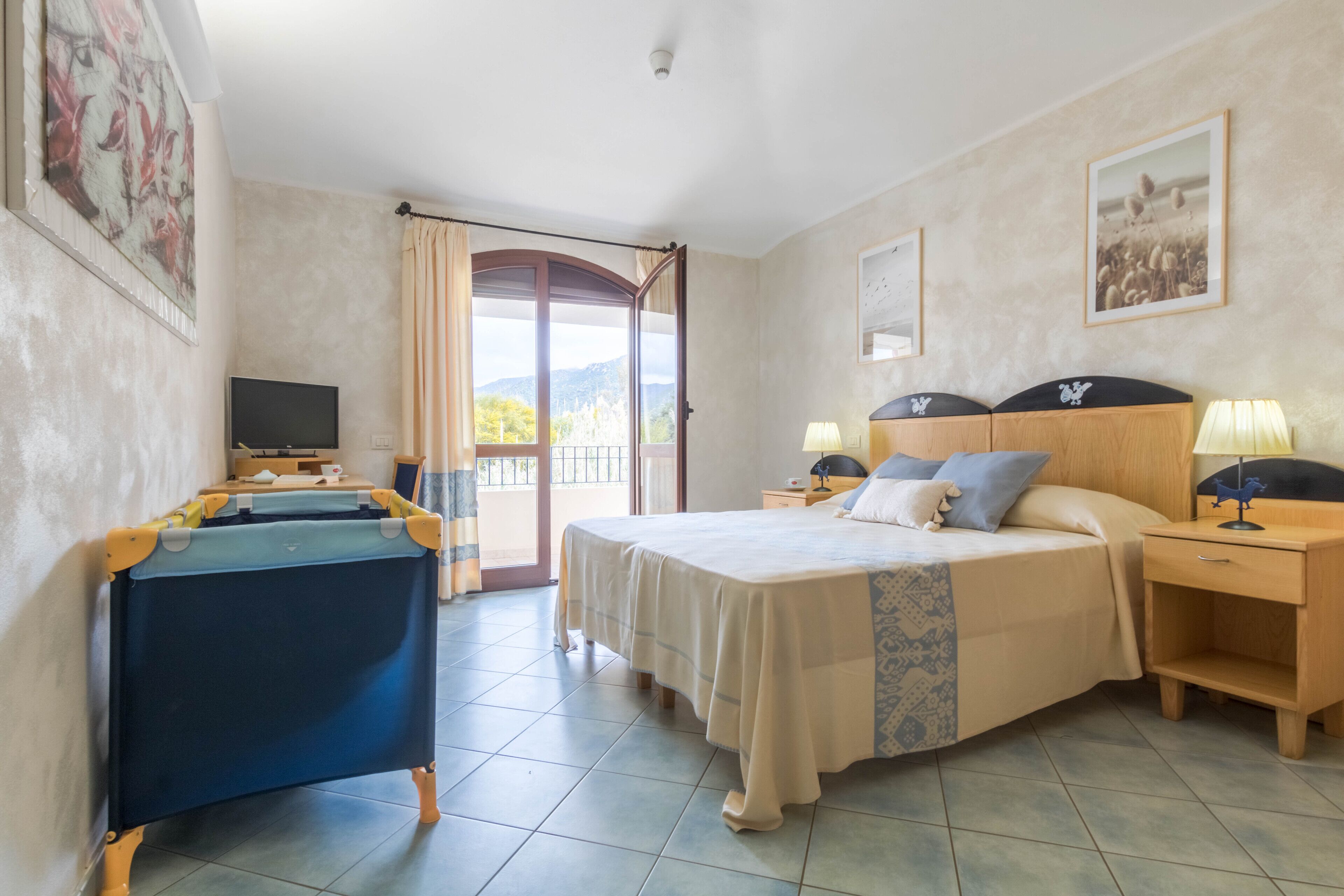 Superior Double Room, Balcony, Sea View | Bar mini, peti besi dalam bilik, Wi-fi percuma, cadar katil 