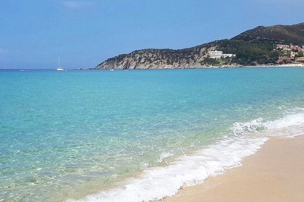 Perto da praia, areia branca