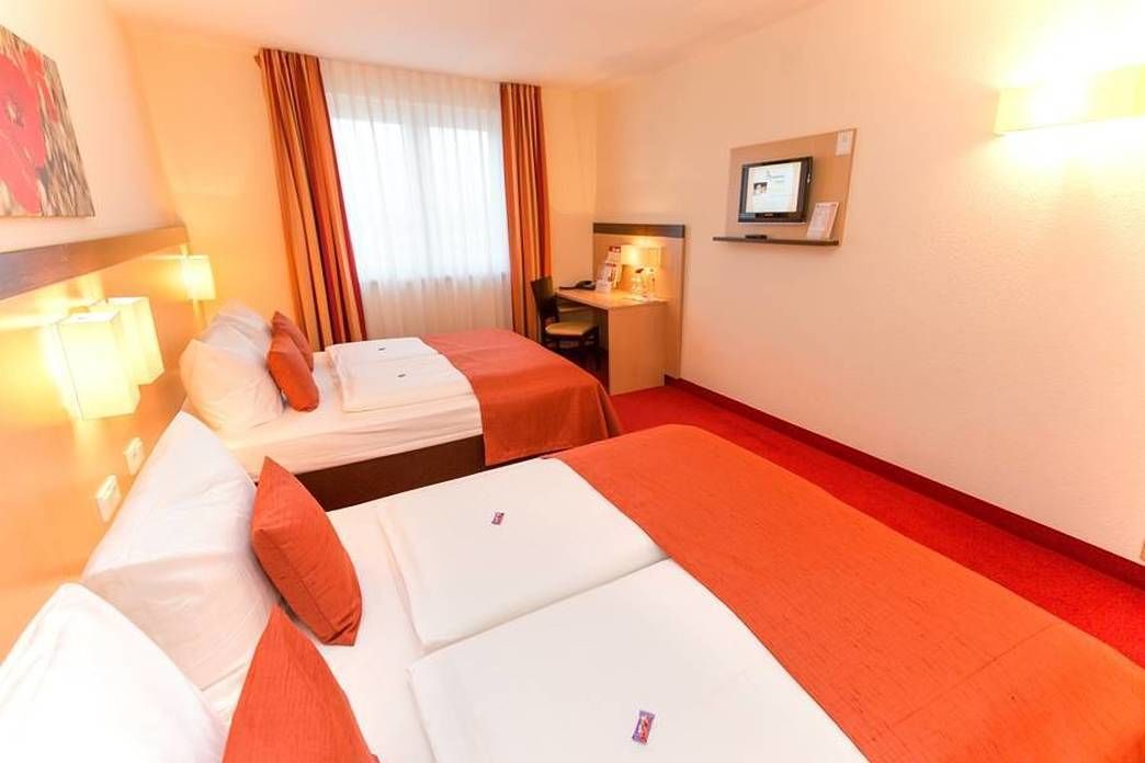 quadruple room | 1 bedroom, desk, soundproofing, cots/infant beds