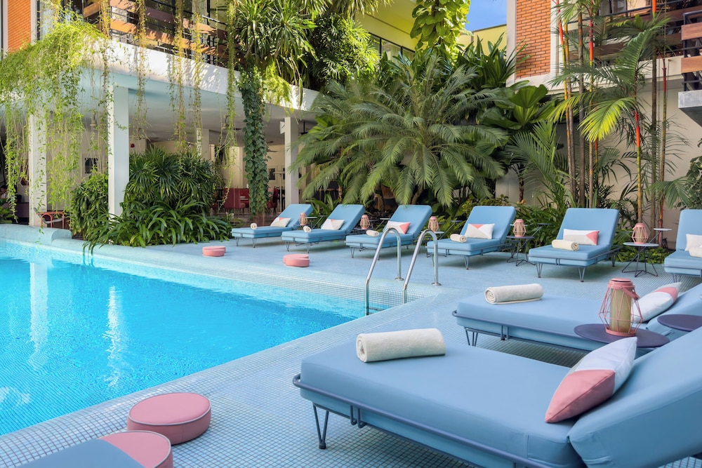 Viroth's Hotel by null