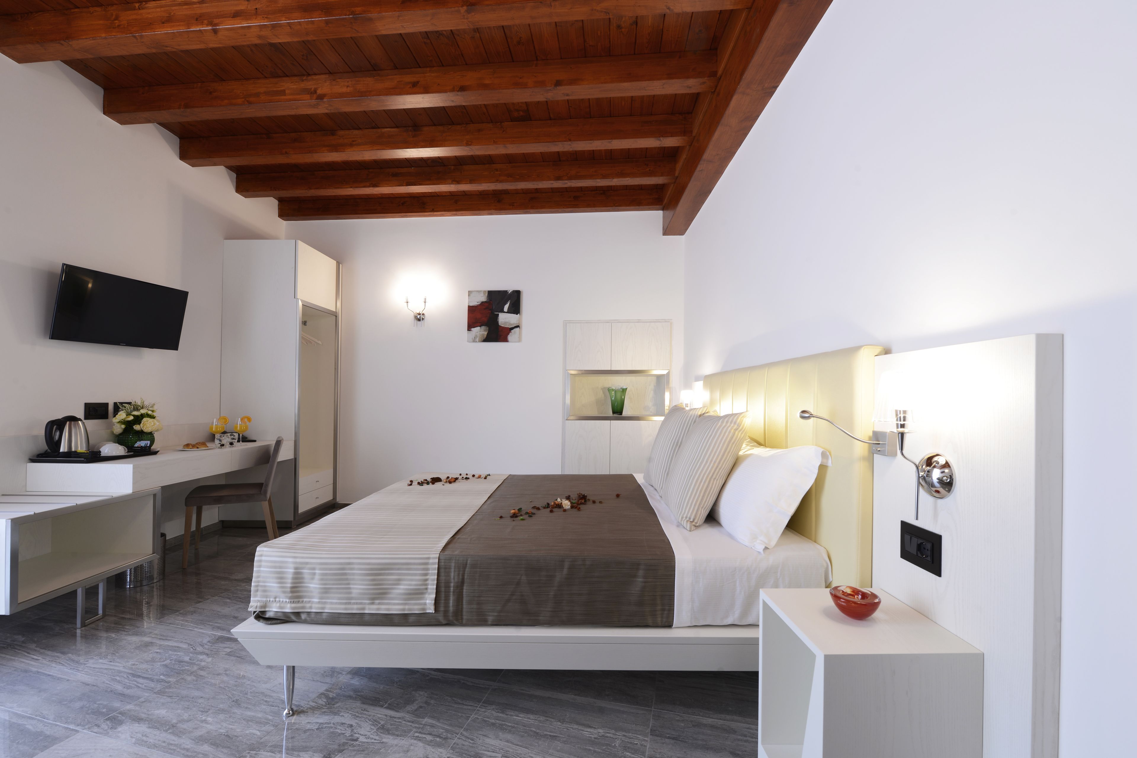 minibar, in-room safe, desk, soundproofing