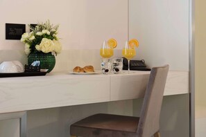 Minibar, coffres-forts dans les chambres, bureau, chambres insonorisées