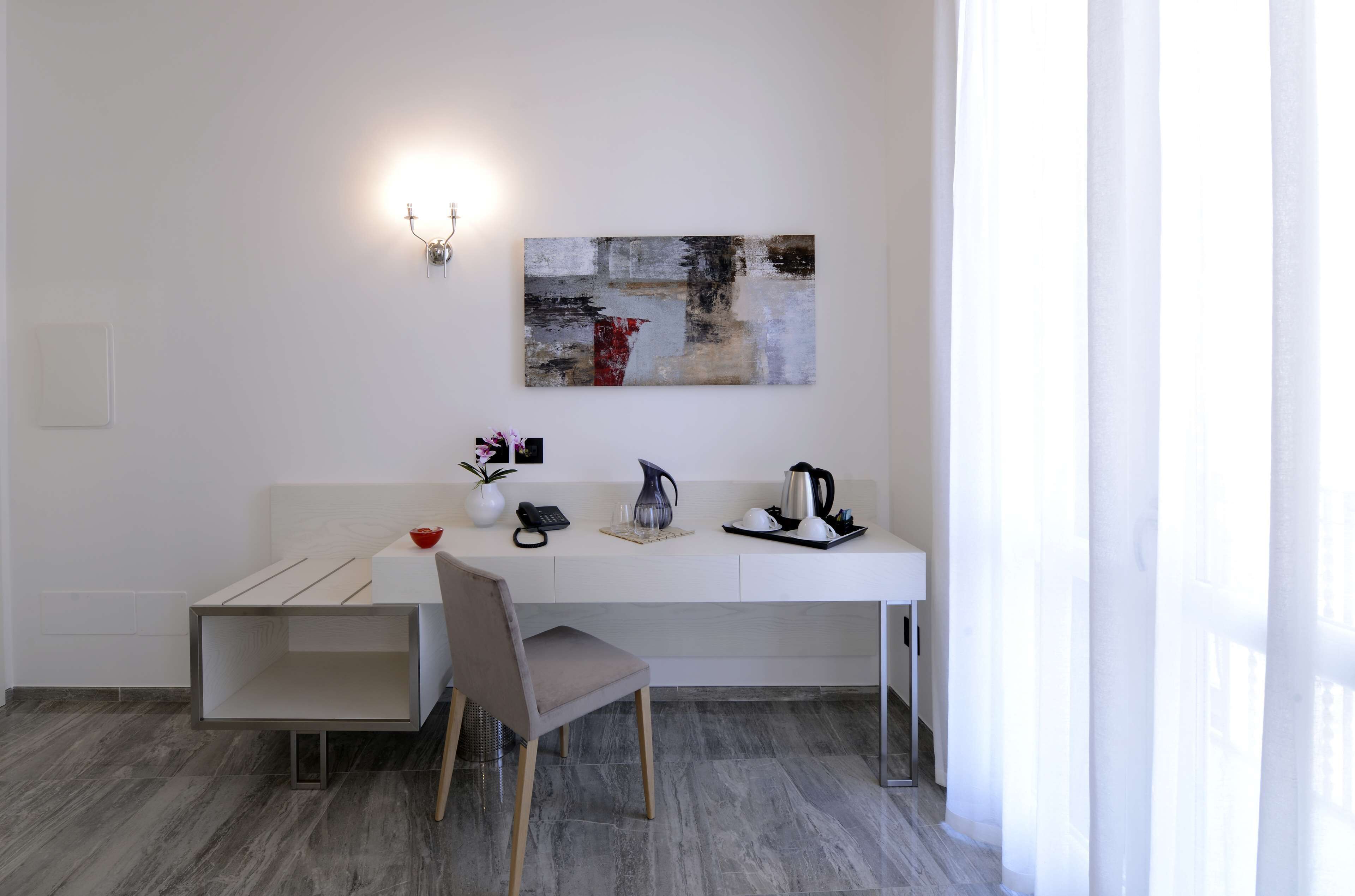 deluxe room, 1 queen bed, non smoking, balcony (converts to 2 twin beds) | minibar, in-room safe, desk, soundproofing