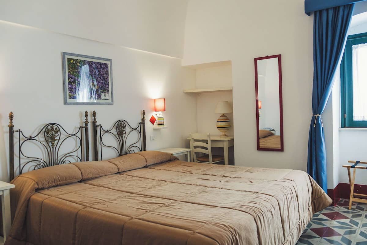 Klassieke kamer, 1 twee- of 2 eenpersoonsbedden | 1 slaapkamer, lakens van Egyptisch katoen, luxe beddengoed
