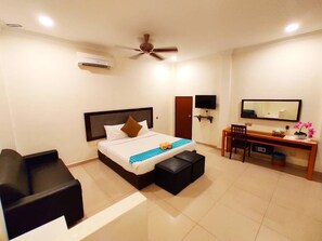 1 bilik tidur, bar mini, meja, kalis bunyi 