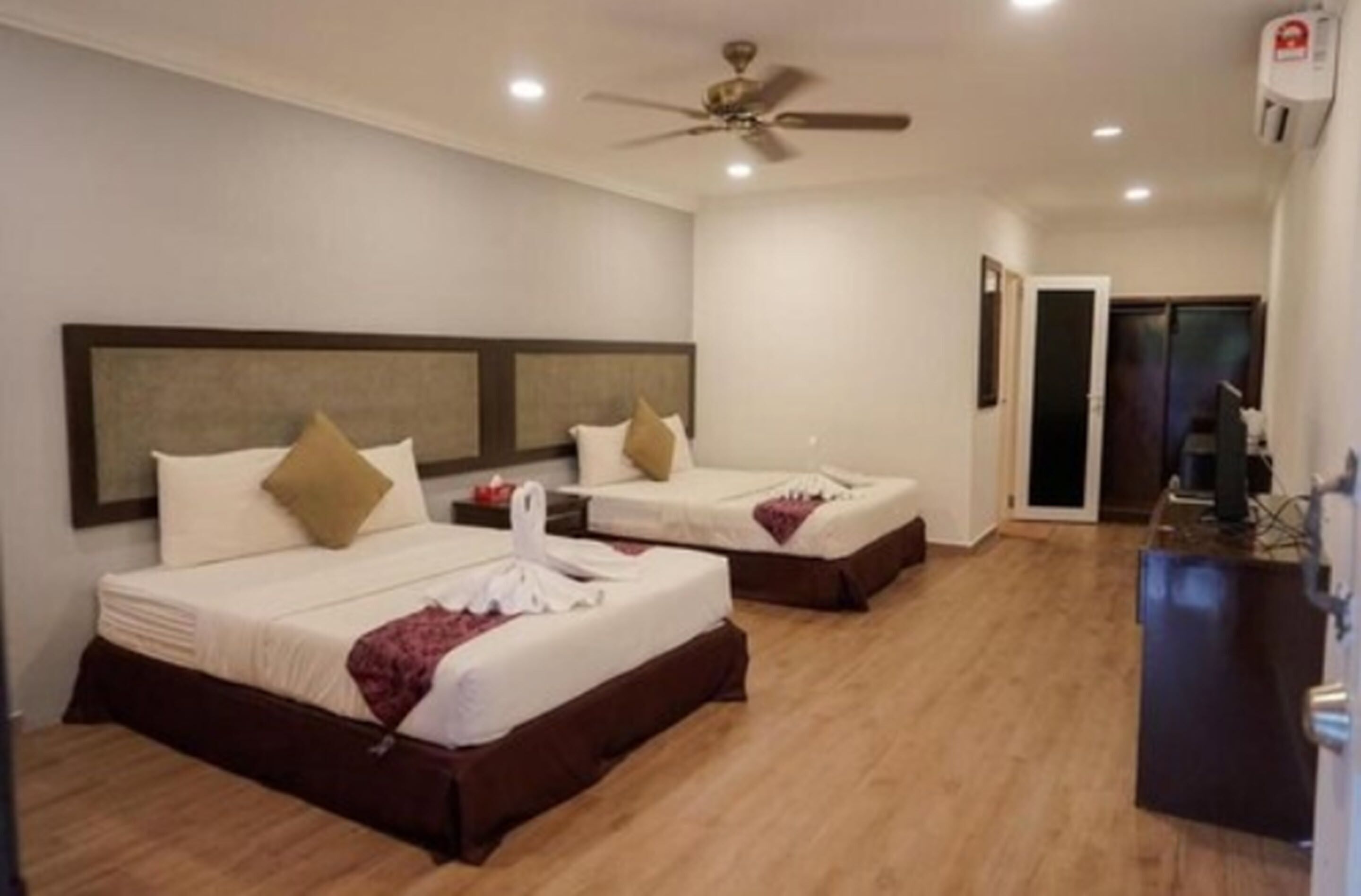 1 bedroom, minibar, desk, soundproofing