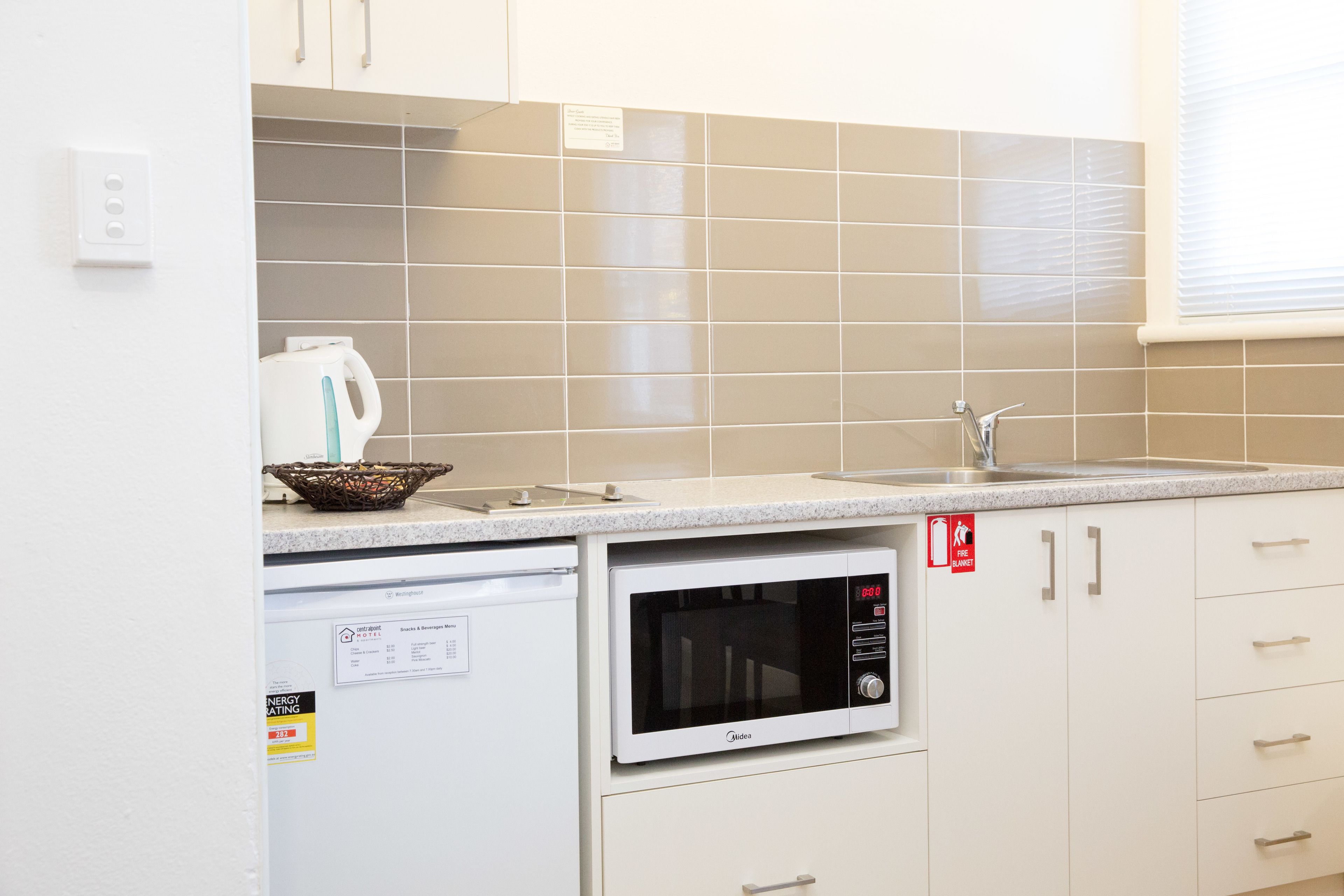 city studio, 1 double bed, kitchen, courtyard view | private kitchen | microwave, stovetop, dishwasher, espresso maker