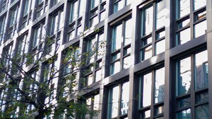 A modern building with a grid of windows and a white facade. - Hotel Verdandi Oslo (Oslo)