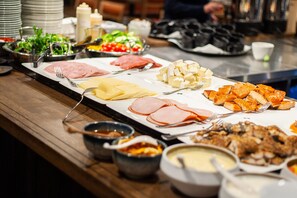 뷔페 아침 식사