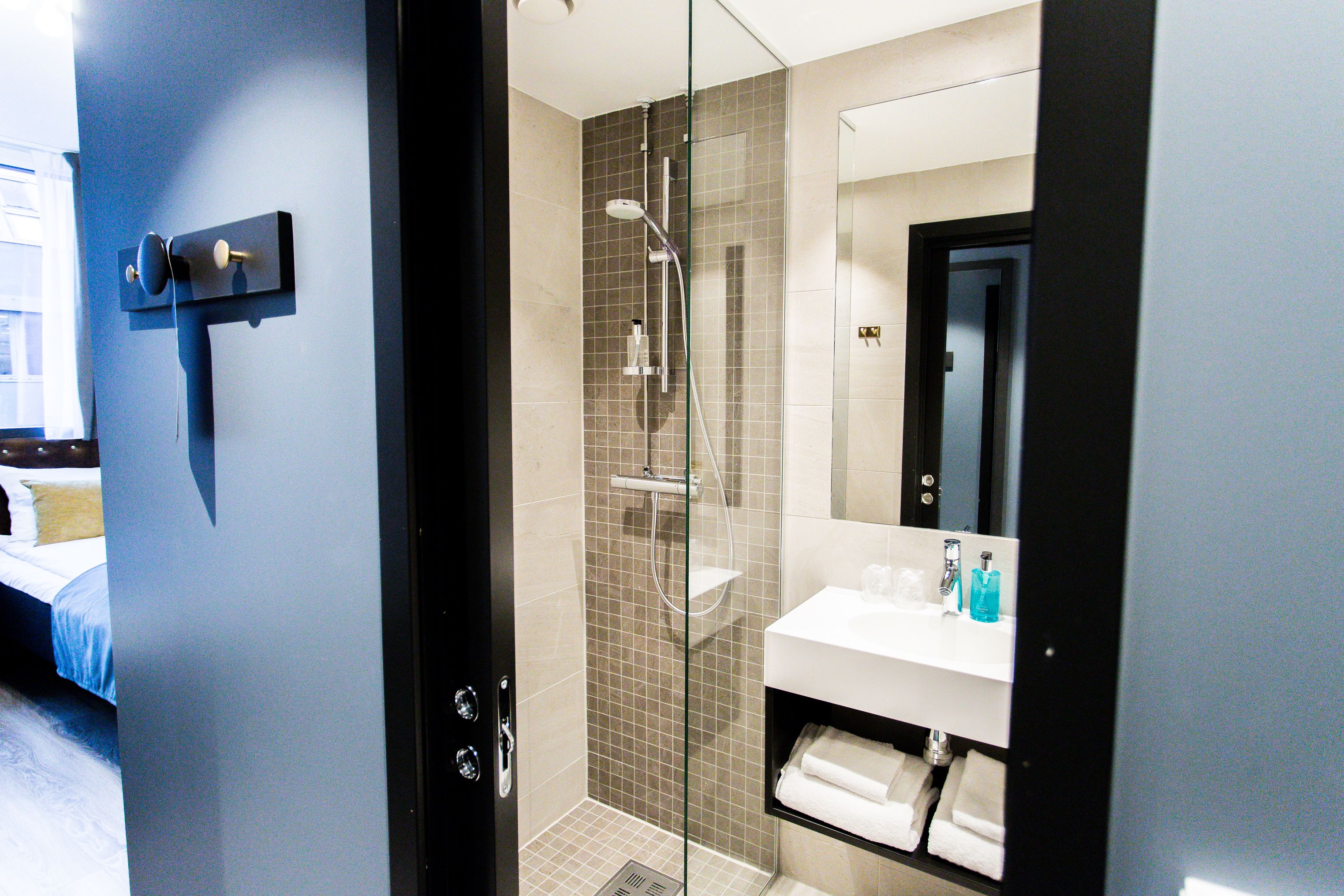 1 bedroom, blackout curtains, soundproofing, free wifi