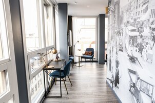 Cortinas blackout, sistema de insonorización y wifi gratis 